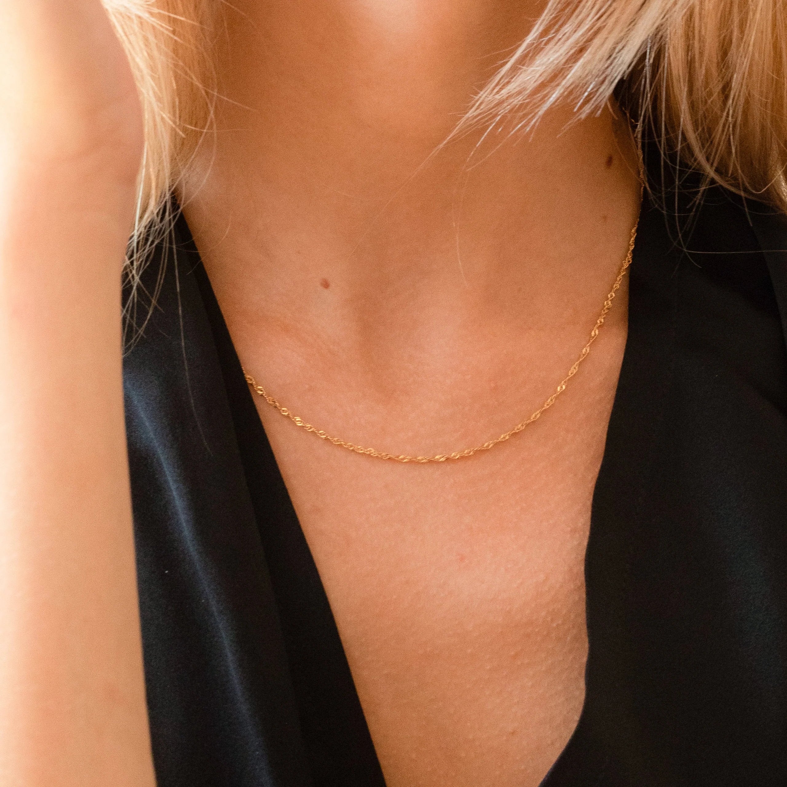 Minimalist Twist Necklace